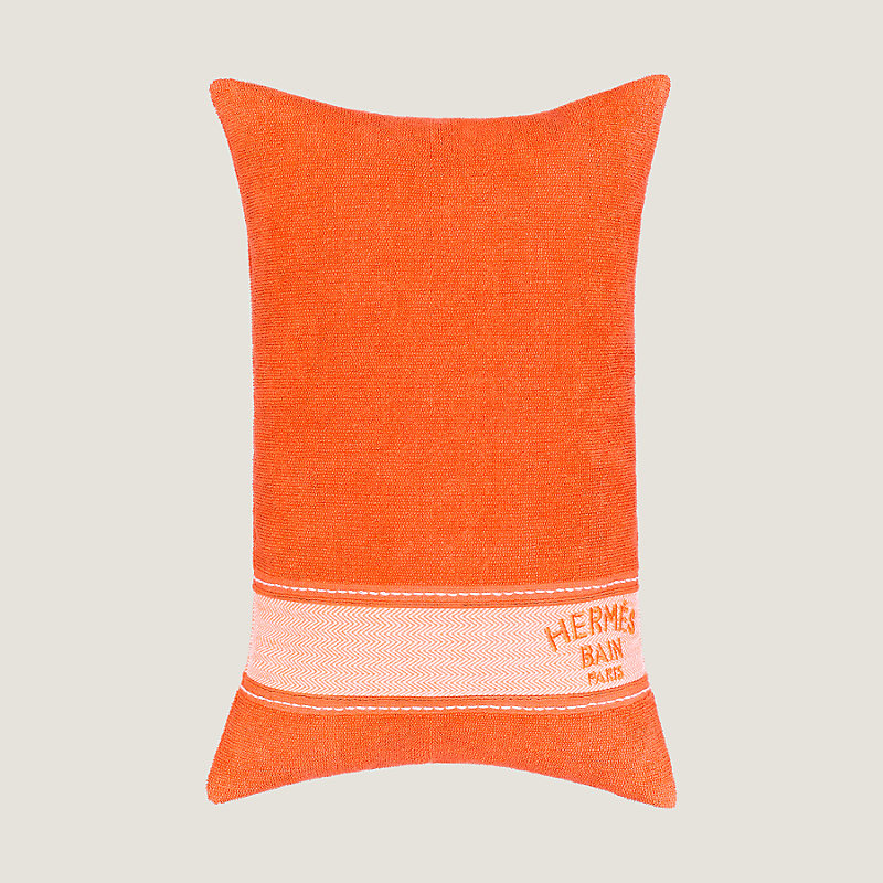 Yachting Uni beach pillow | Hermès Canada